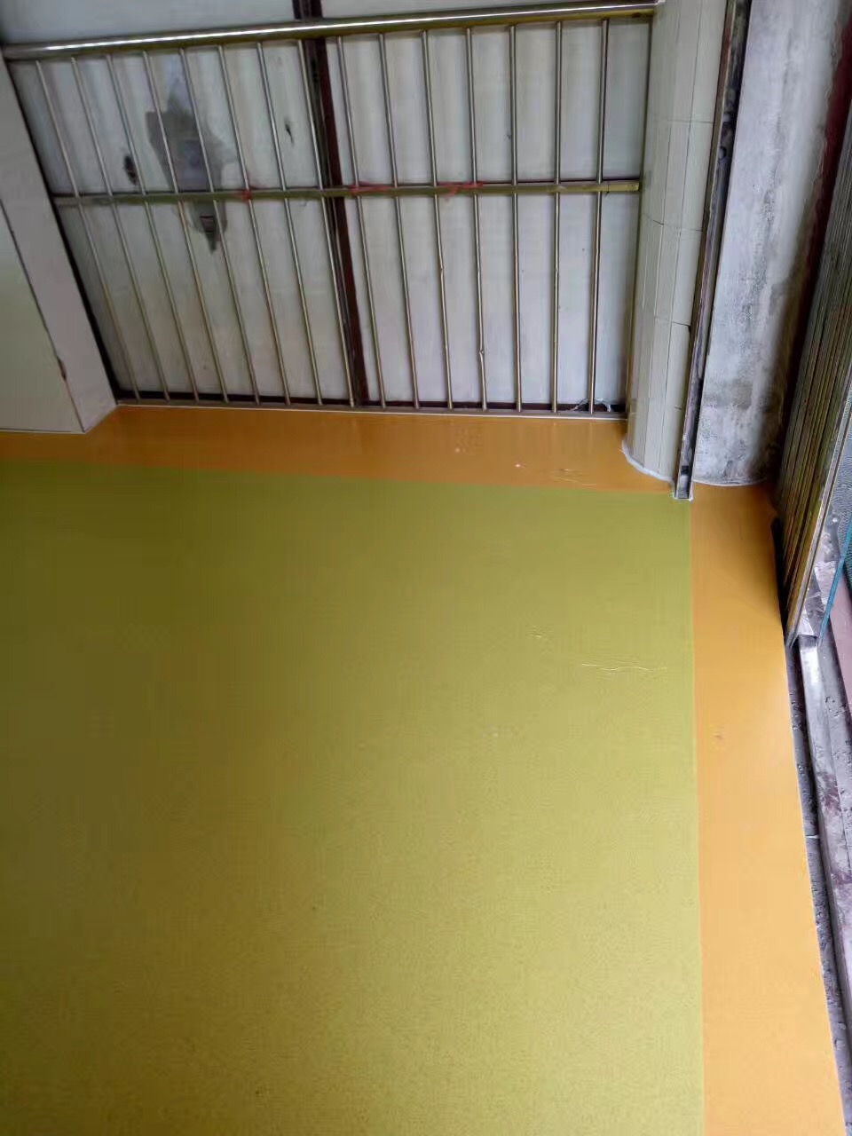 关于普通教室地胶怎么清理干净的信息