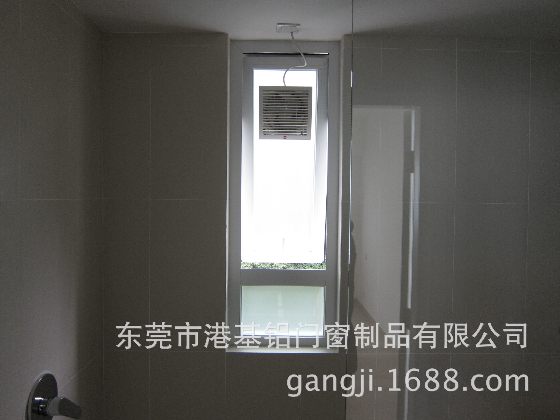 铝合金窗子中间塌了如何加固(铝合金窗子中间塌了如何加固好)