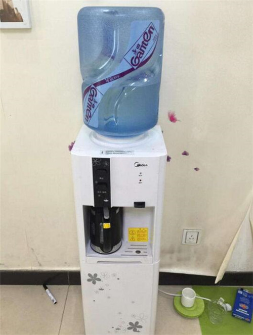 如何清洗饮水机内部(如何清洗饮水机内部水垢)