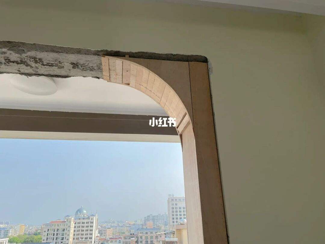 阳台顶部带半圆弧如何封(阳台是半圆弧的好还是平的好)